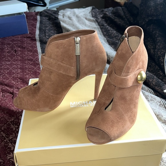 Michael Kors Heels - Picture 2 of 4